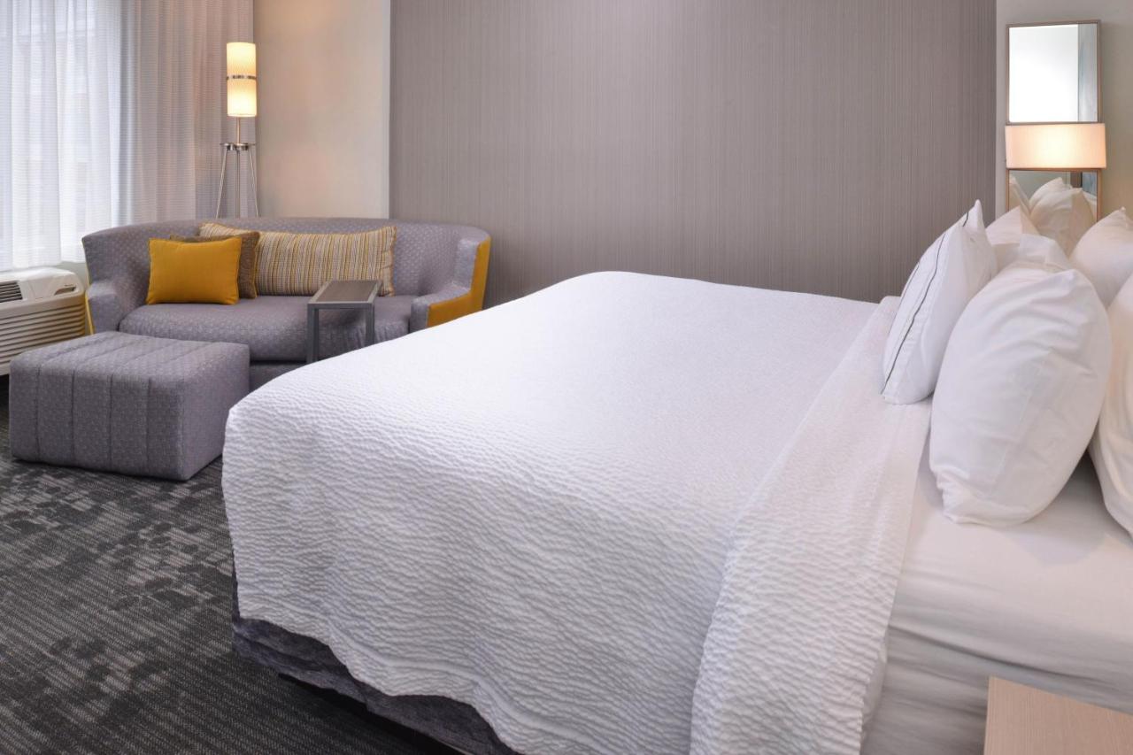 Courtyard By Marriott Boston Littleton Hotel Exterior photo