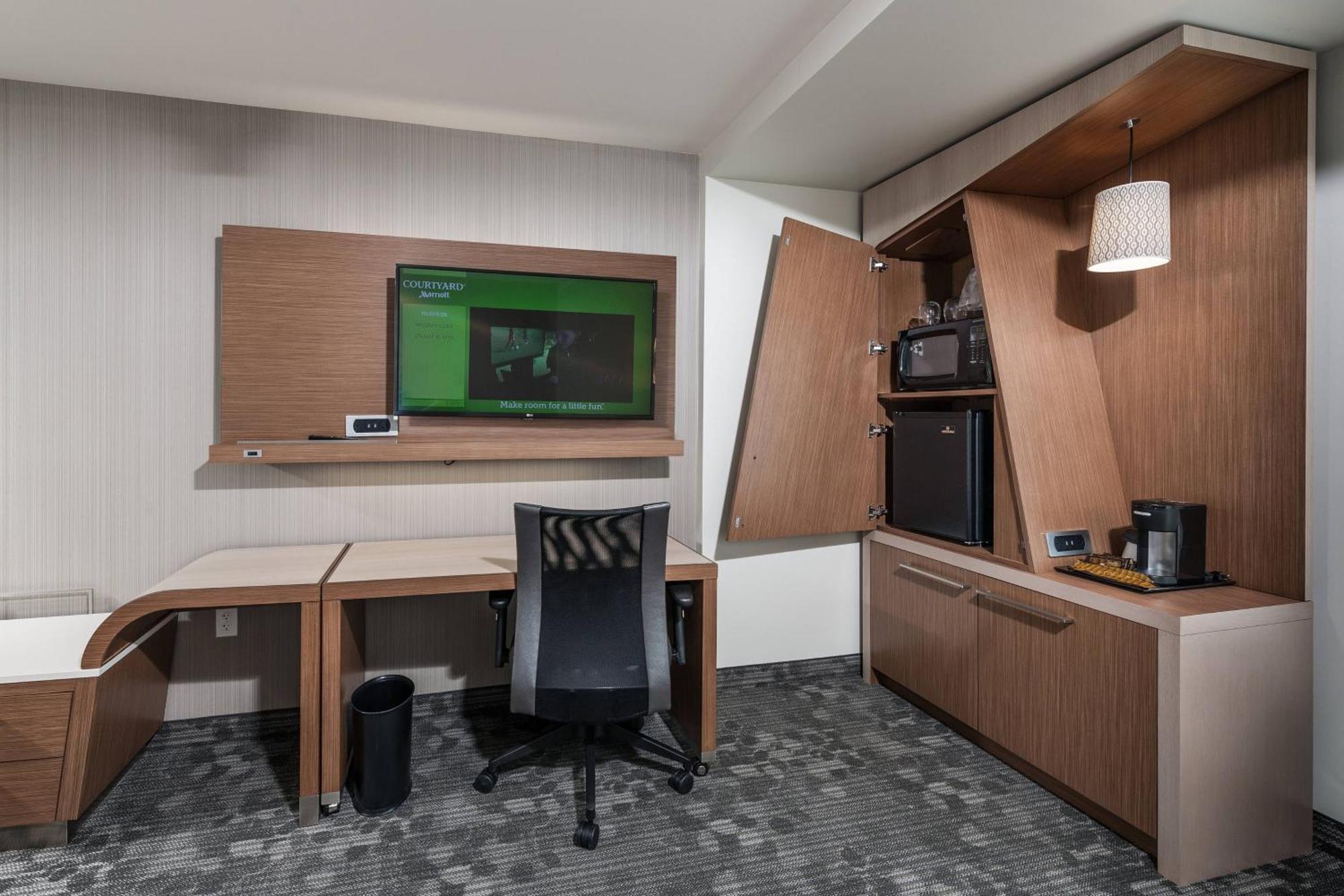 Courtyard By Marriott Boston Littleton Hotel Exterior photo