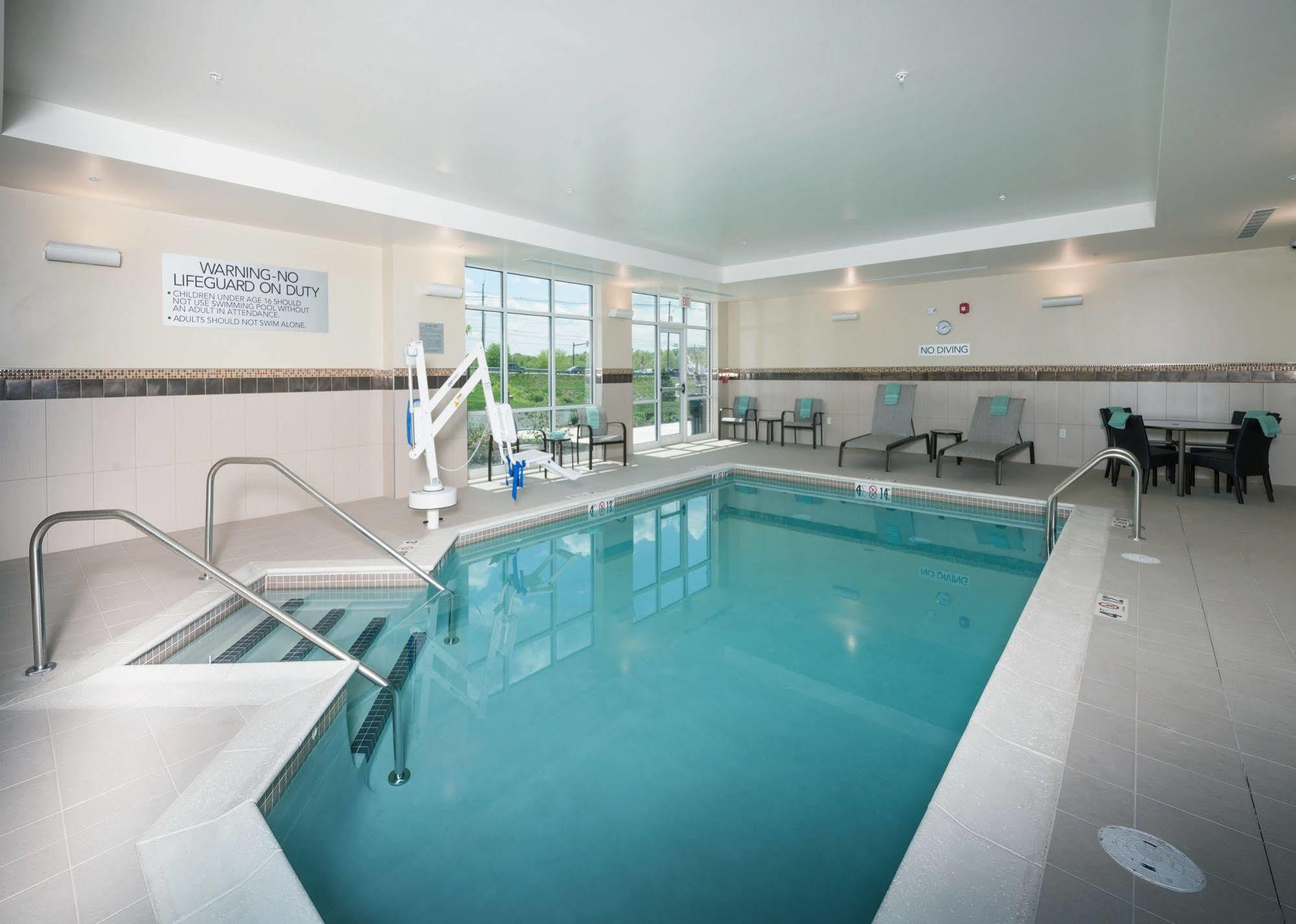 Courtyard By Marriott Boston Littleton Hotel Exterior photo