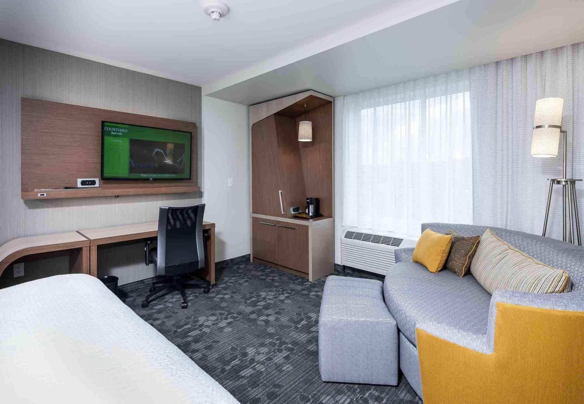 Courtyard By Marriott Boston Littleton Hotel Exterior photo